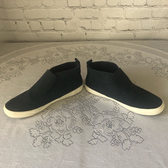 SHOES - Women's Dolce Vita blue suede high-top slip on shoes. Size 8 - Picture 2 of 14